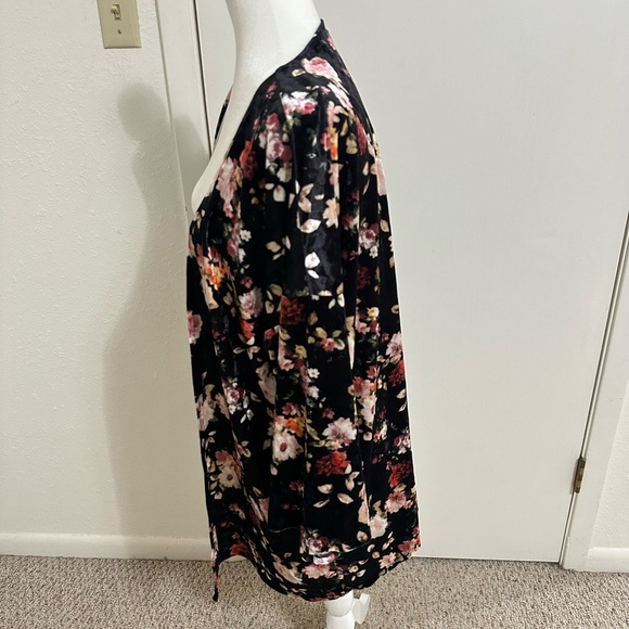 Do Everything in Love Women’s Floral Velvet Boho Kimono One size - Picture 2 of 8